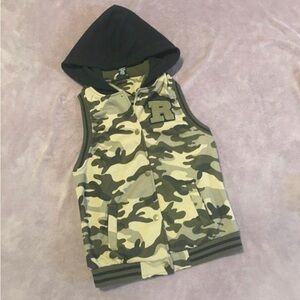 🔥4/20! Rue 21 camo sleeveless vest, S